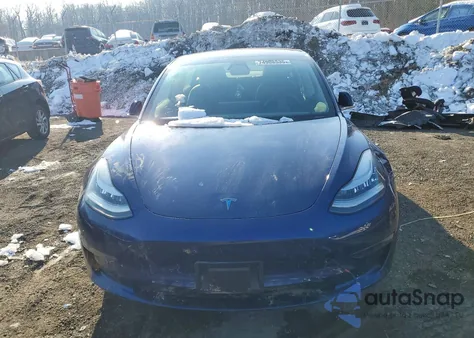 2018 Tesla Model 3 z USA, uszkodzony, nr VIN 5YJ3E1EB6JF105353